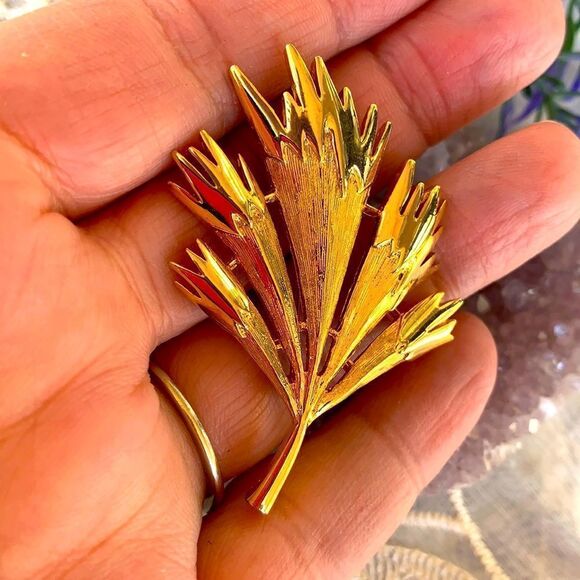 Vintage Gold Tone Papyrus Leaf Brooch - Picture 2 of 4